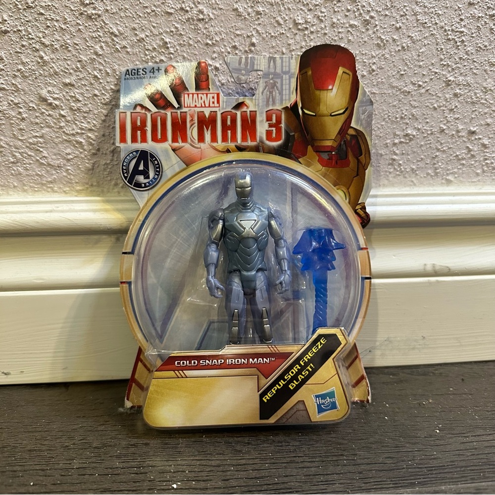 Iron Man 3 Cold Snap Iron Man action figure Repulsor Freeze Blast